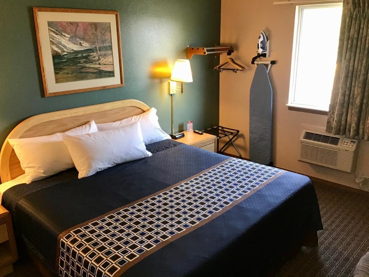 แทรเวลลอดจ์ บาย วินด์แฮม วอร์แลนด์ Hotel Worland ภายนอก รูปภาพ