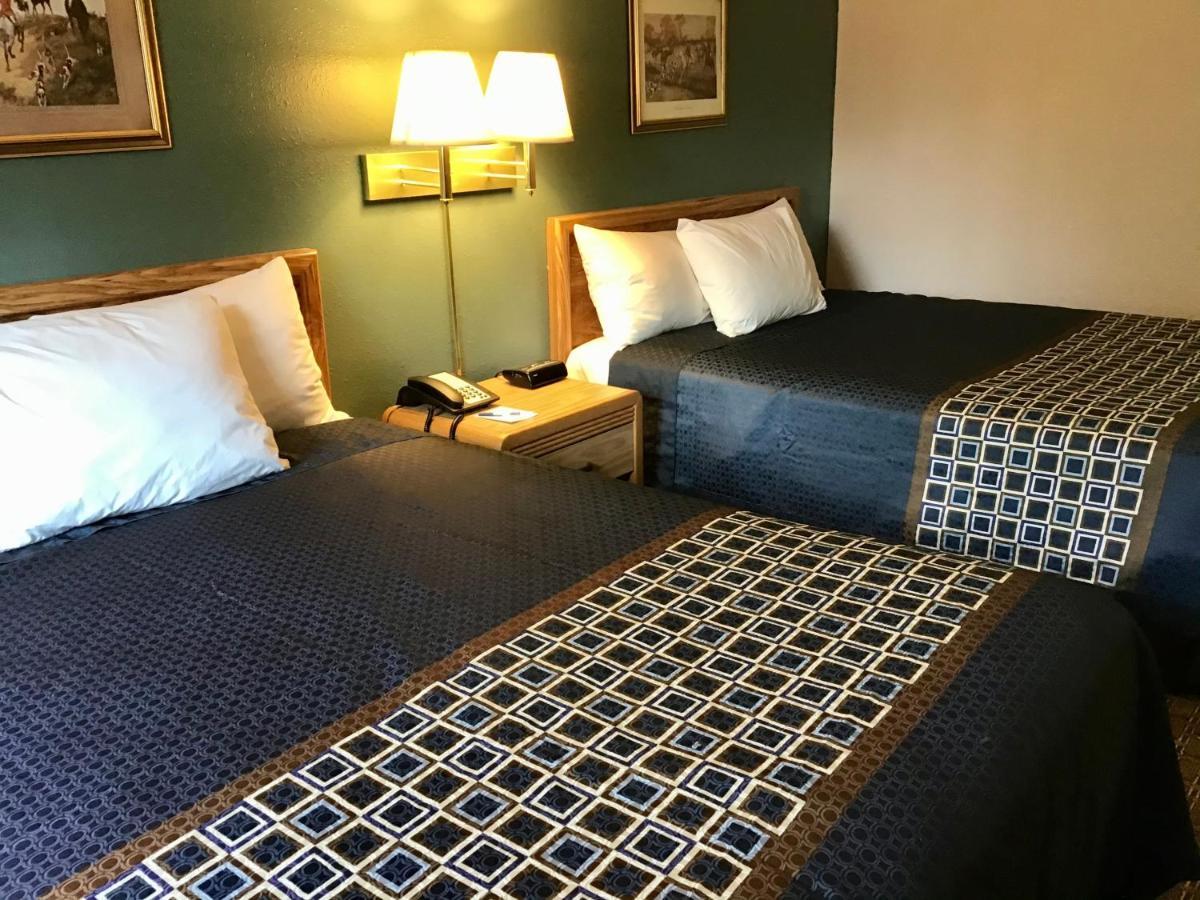 แทรเวลลอดจ์ บาย วินด์แฮม วอร์แลนด์ Hotel Worland ภายนอก รูปภาพ