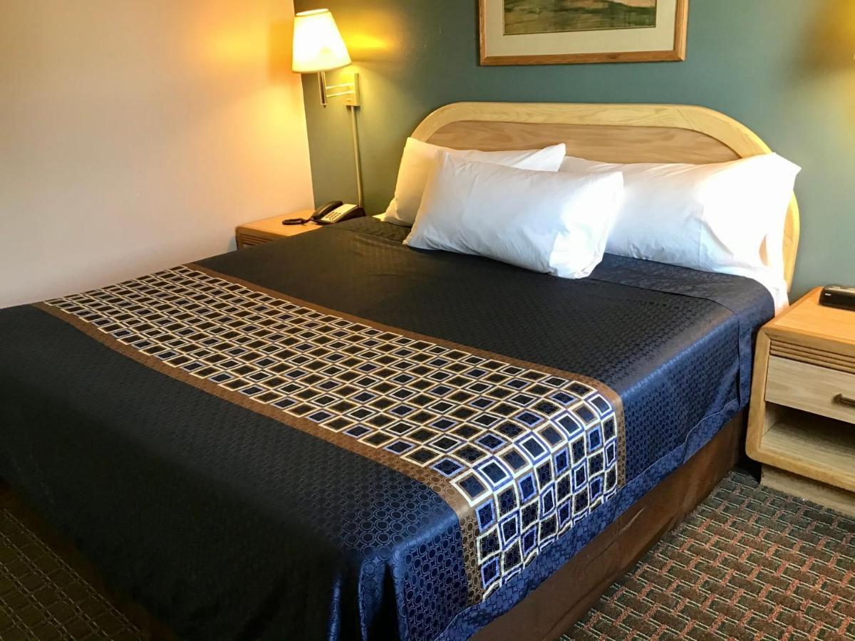แทรเวลลอดจ์ บาย วินด์แฮม วอร์แลนด์ Hotel Worland ภายนอก รูปภาพ