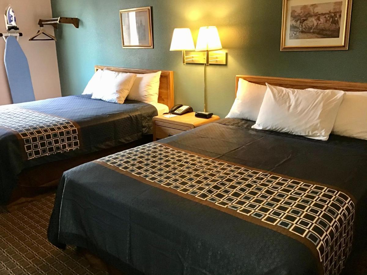 แทรเวลลอดจ์ บาย วินด์แฮม วอร์แลนด์ Hotel Worland ภายนอก รูปภาพ