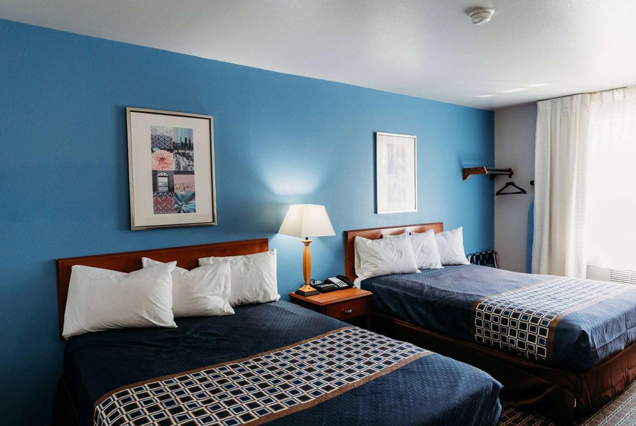 แทรเวลลอดจ์ บาย วินด์แฮม วอร์แลนด์ Hotel Worland ภายนอก รูปภาพ